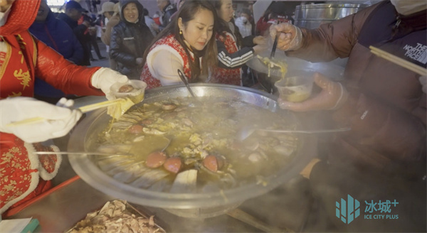 阿城美食盛宴,，萬(wàn)人空巷，味蕾狂歡引爆美食節(jié)