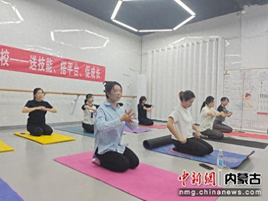 庫(kù)倫旗青年夜校解鎖青年新夜態(tài)生活模式