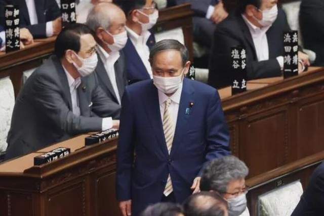 日本首相更迭背后的深層原因及其影響分析