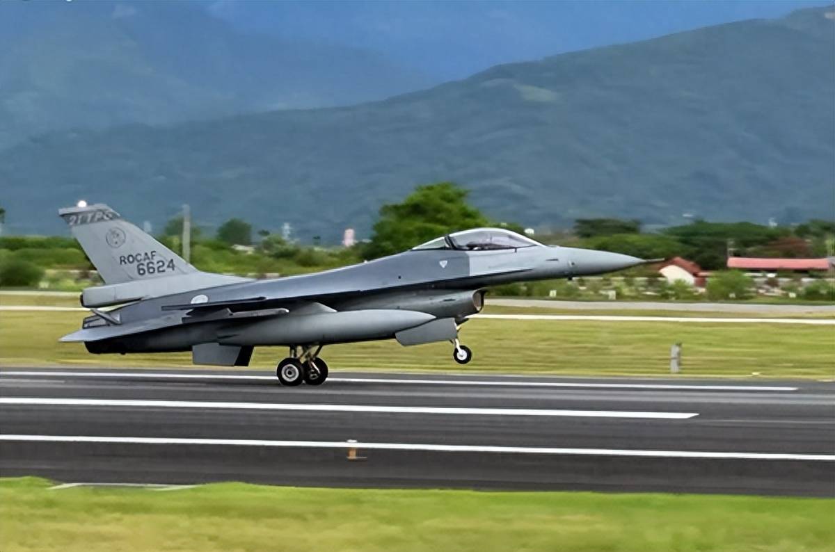 殲-20與F-16V,，空中對(duì)決深度解析